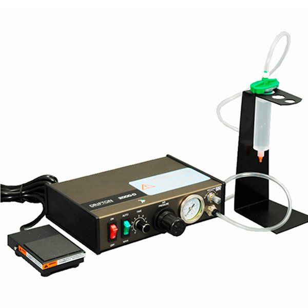 Pneumatic dispensers and manual dispensers for fluid dispensing